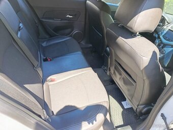 Hyundai I30 1.6CRDi 85kw, r.2019, klima, poškozen motor - 13