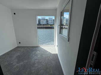 Hausbot 2+kk 43 m2 s terasou 9 m2 - 13