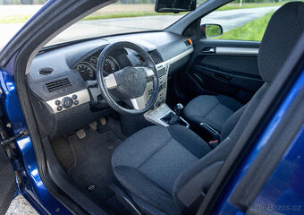 Opel Astra Hatchback 1.4 (2007) - 13