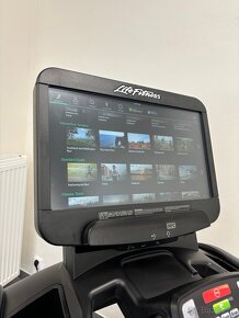 Life Fitness Discover SE3HD - nový stroj - 50% sleva - 13