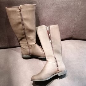 Krásné vyteplené kožené kozačky vel.36 - 13