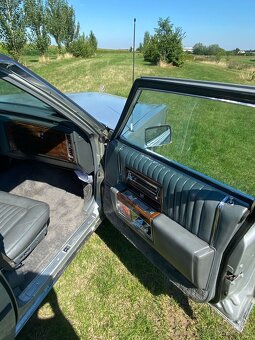 Cadillac Brougham - 13
