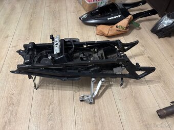 Podsedadlovy ram a plast na Suzuki Gsxr 1000 03-04 - 13