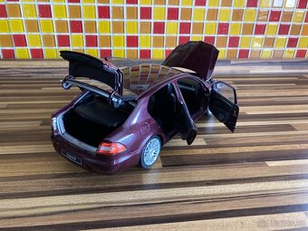 Modely Škoda ABREX 1:18 - 13