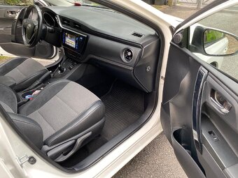 Toyota Auris 1.8i HYBRID, model 2019, naj.88xxx km - 13