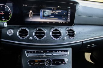 Mercedes Benz E 300 de T Avantgarde (2020) - 13