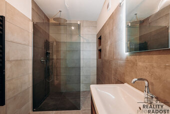 Prodej rodinného domu  4+1 pozemek 160 m²   Bezručova, Hodon - 13