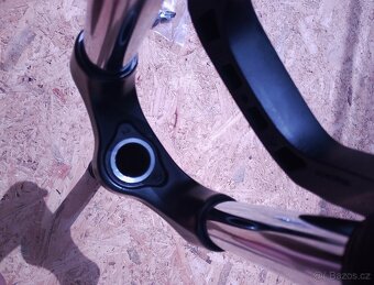 Odpružená vidlice SR Suntour XCM30, 29" - 13