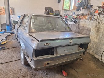 Bmw e30 325i coupe - 13