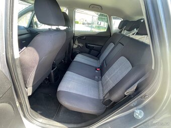 Kia Venga 1,6 i 92 kw - 13