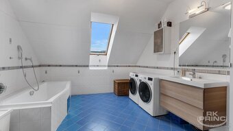 Velký rodinný dům 6 + 2, na pozemku 1.067 m2, Tuchoměřice, P - 13