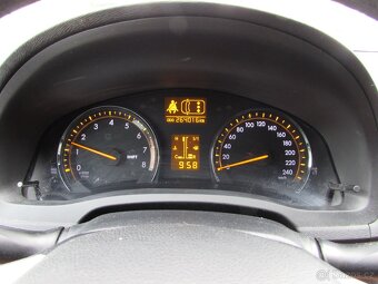 Toyota Avensis 1.6i 97kW kombi,2.majitel, serviska, nová STK - 13