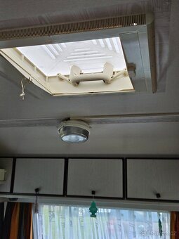 Karavan Knaus Südwind udržovaný,garážovaný,suchý.... - 13