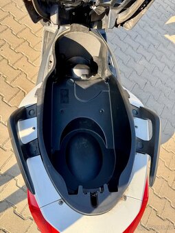 Yamaha X-Max 250 - 13