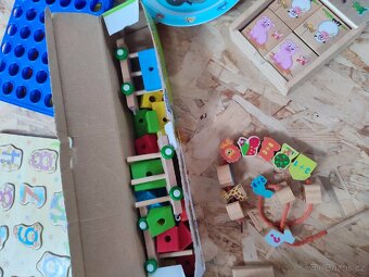 Dětské knihy, hračky, plavací pomůcky , puzzlem - 13