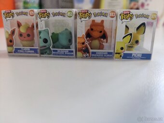 Prodám kartičky Pokémon 561kusu plus funko cena 1000 - 13