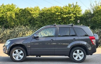 Suzuki Grand Vitara 2.4i Club+ benzín 124kw - 13