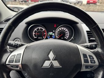 Mitsubishi Outlander 2.2Di-D 130kW 4x4, nez. topeni, 7míst - 13