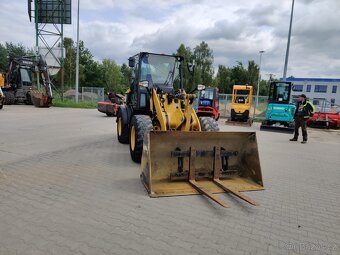 Čelní nakládač CAT 908 MTH - 13