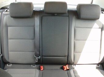Volkswagen Golf 1,6Mpi aut.klima,parksenzory,po dovozovéSTK - 13