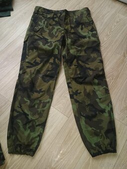 Vojenské oblečení, boty, opasek, popruh, barakuda, rukavice. - 13