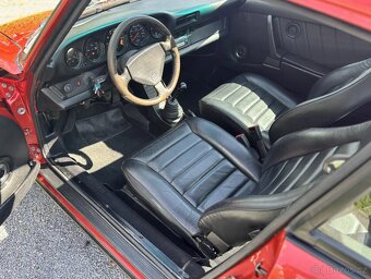 Porsche 911 Carrera (930 SC) - 13