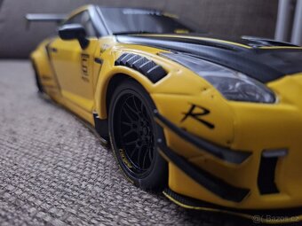Nissan Skyline 1:18 Solido - 13