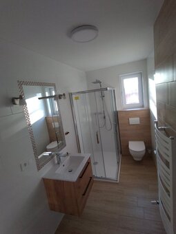 RD bungalov se 3 byty a garáží - 13