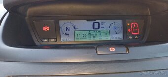 Citroen C4 Picasso 1.6 HDI klimatizace - 13