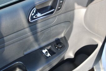 Volkswagen Golf 1,9TDI 77KW, STK 2/2026, KLIMA, r.v. 2004 - 13