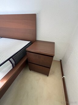 Postel IKEA MALM 180x200cm včetně dvou nočních stolků - 13