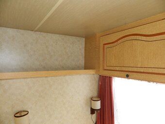 Velký dvouosý karavan Adria pro 7 osob - 13