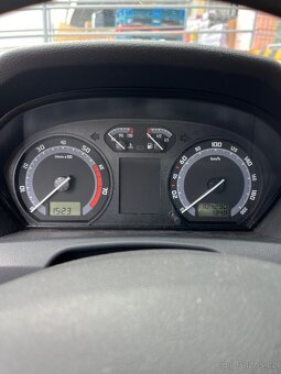 ŠKODA FABIA 1.2 HTP 2006 KLIMA EL. OKNA CENTRAL - 13