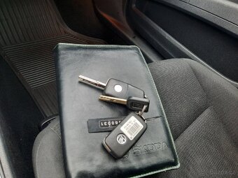 Škoda superb 2,0 tdi 103kw čr serviska r.v 2014 - 13