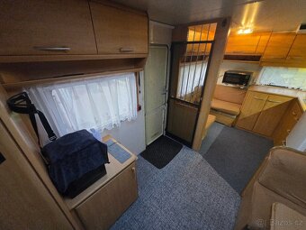 Unikátní prostorný karavan Kanus 750 s vysouvacím bokem - 13