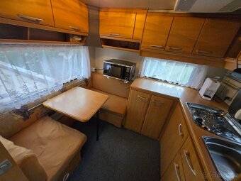 Unikátní prostorný karavan Kanus 750 s vysouvacím bokem - 13