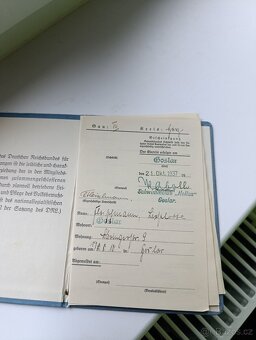 Staré německé doklady z války včetně razítek. - 13