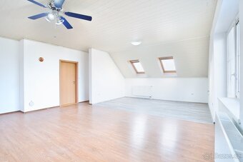 Troubky RD 7+2  240m2, zahrada 800m2 - 13