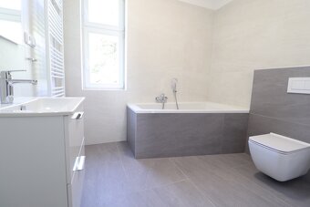 Rekonstruovaný byt 3+kk, 87 m2 s balkonem, Hradec Králové. - 13