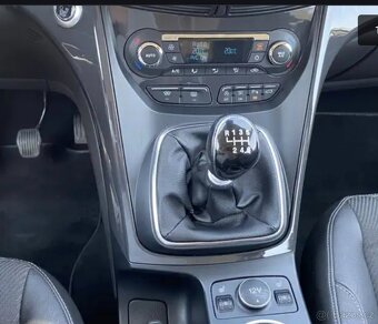 Ford Kuga 2,0TDCi 132kW Titanium 4x4 INDIVIDUAL - 13