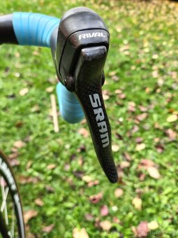 Silniční kolo GIANT DEFY celokarbon - 13