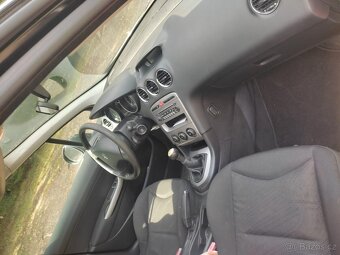 Peugeot 308 1,4 benzín 70 kw rok 2009 najeto 148 000 - 13