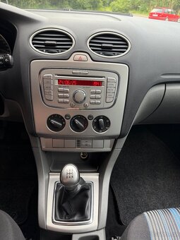 Ford Focus 2 facelift combi 1.6 74kw benzin 2009 bez koroze - 13