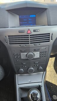 Opel Astra H Caravan - 13