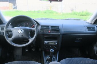 VOLKSWAGEN GOLF SW 1.6i 74 kW, BEZ KOROZE, PO SERVISE - 13