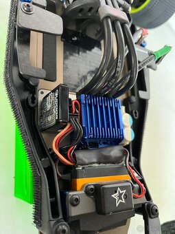 RC auto Team Associated B 6.3 - 13