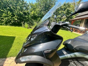 Piaggio MP3 250ie - 13