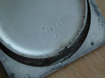 Historické kapesní hodinky s motivem koní a psa - 13