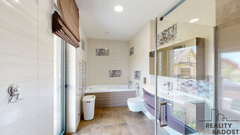 Prodej rodinného domu 6+kk, 543 m² s garáží, saunou a zahrad - 13