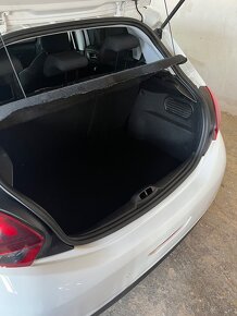 Peugeot 208 1.2 60kw benzín 2017 - 13